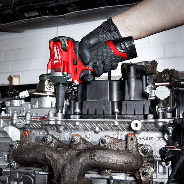 The Milwaukee M12FIW38-0 offers precise and easy use thanks to its reduced size of 125mm.